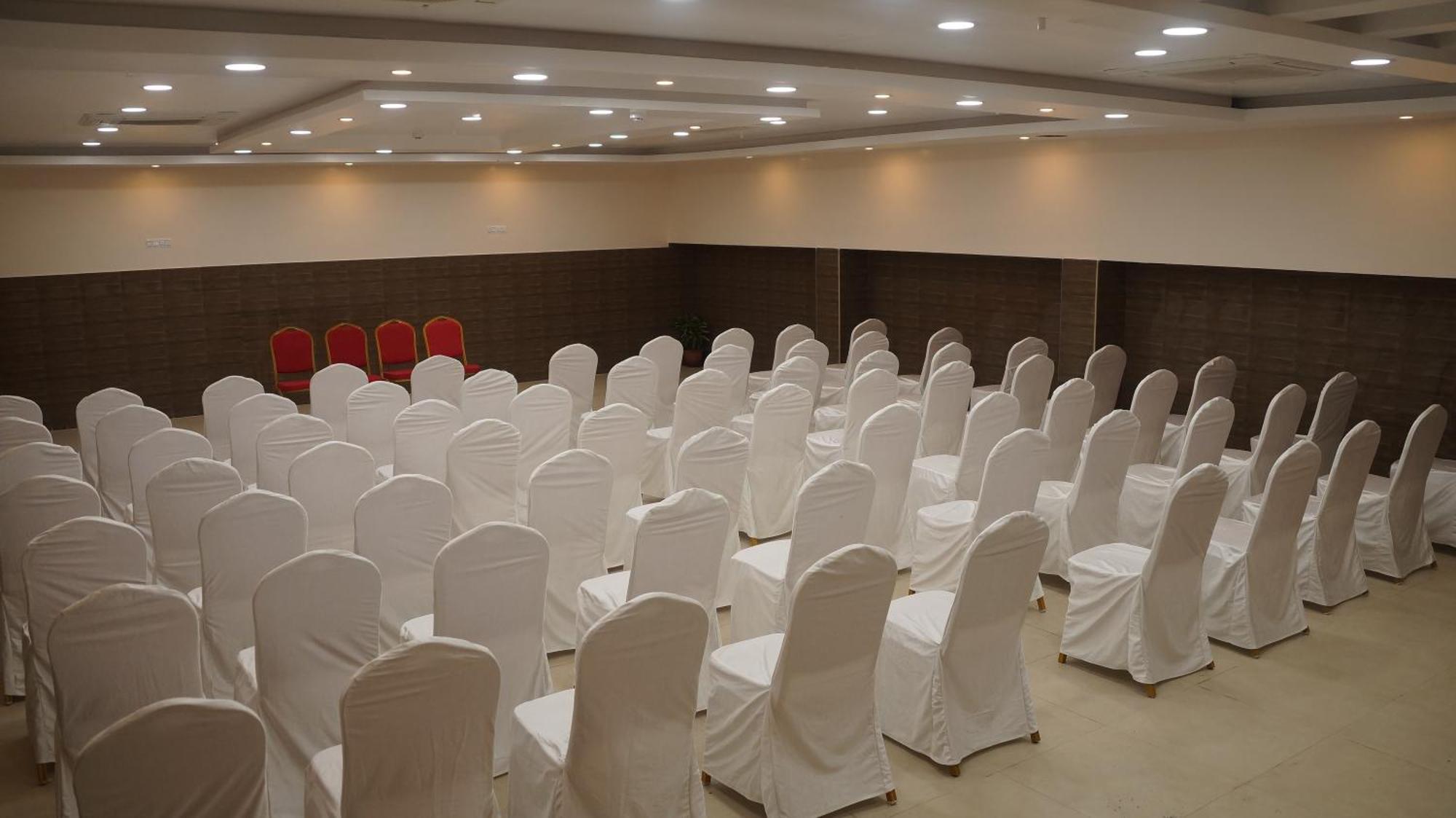 Kani Residency Hotel Тутикорин Экстерьер фото