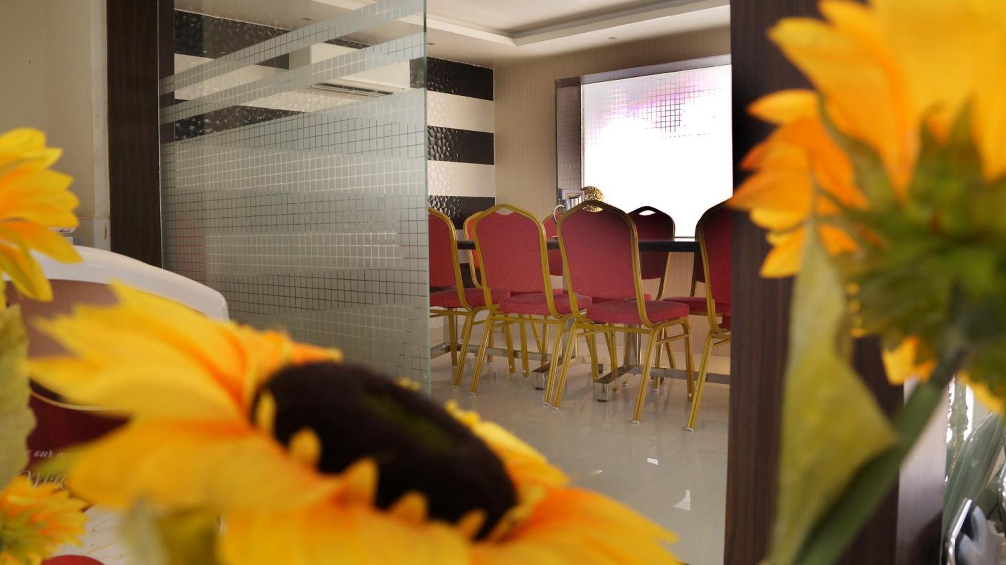 Kani Residency Hotel Тутикорин Экстерьер фото