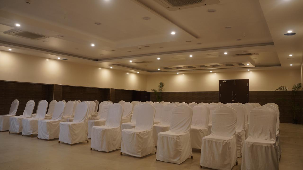 Kani Residency Hotel Тутикорин Экстерьер фото